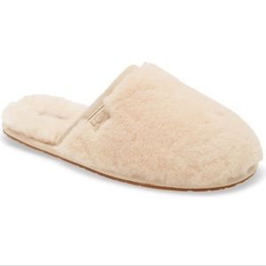 UGG fluffette slipper size 8